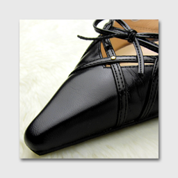 質感、素材感のサンプル写真「革靴」
