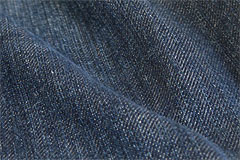 低い位置から撮影したジーンズ素材の商品写真