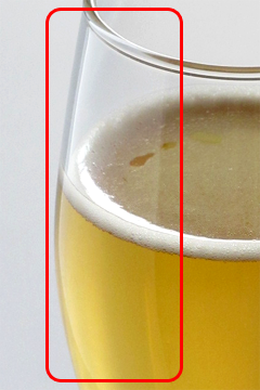 レフ板を使って撮影したビールの写真