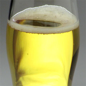 反射板を使って撮影したビールの写真