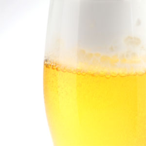 シェービングクリームで作ったビールの泡の写真