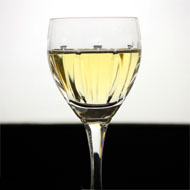 グラスに注いだワインの商品写真