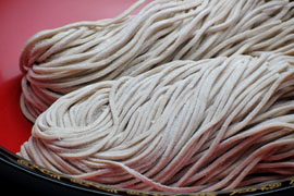 生麺タイプの蕎麦の商品写真例２