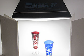 デジカメ用ライトRIFA（リファー）-F40×40cmを使ったグラスの撮影のセッティング例２