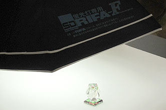 デジカメ用ライトRIFA（リファー）-F40×40cmを使ったガラス製品の撮影のセッティング例１