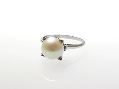 真珠の指輪の写真