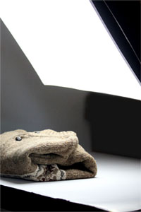撮影用照明RIFA（リファー）-F40×40cmを使った素材感写真の撮影状況